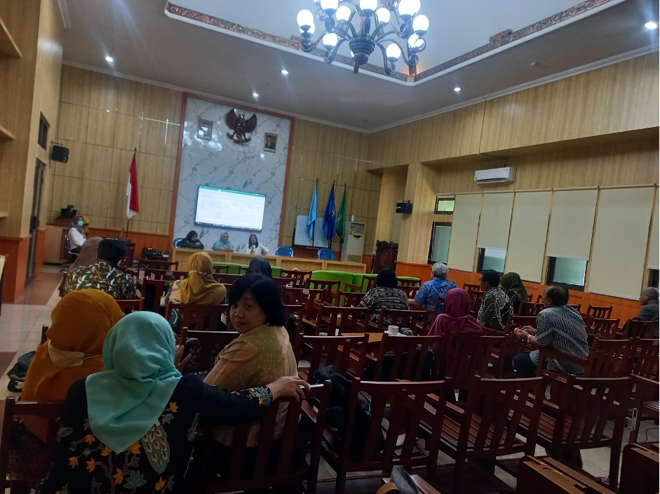 DIKK Study Program Curriculum Update Workshop with Prof. dr. Rr. Titi Savitri Prihatiningsih, MA, M.Med.Ed., Ph.D. as a resource